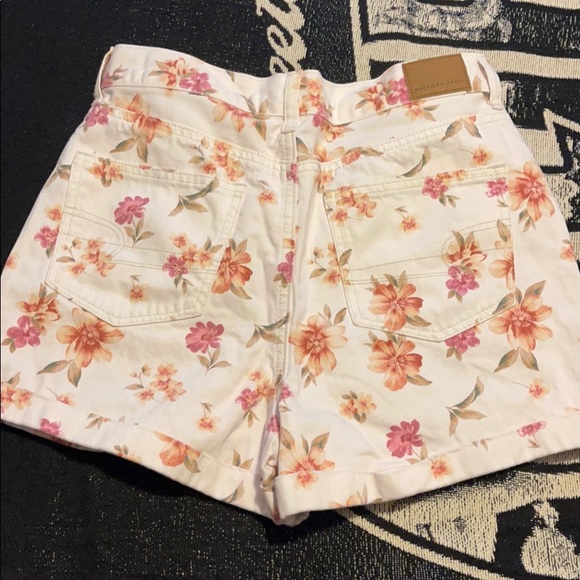 American Eagle Floral Mom Shorts - Picture 2 of 3